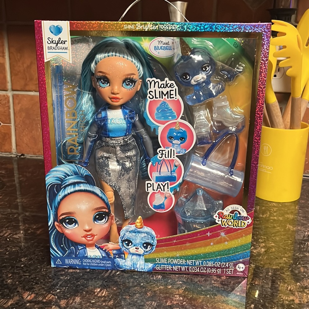 Rainbow High Rainbow World Skyler Bradshaw Doll With Smile Kit